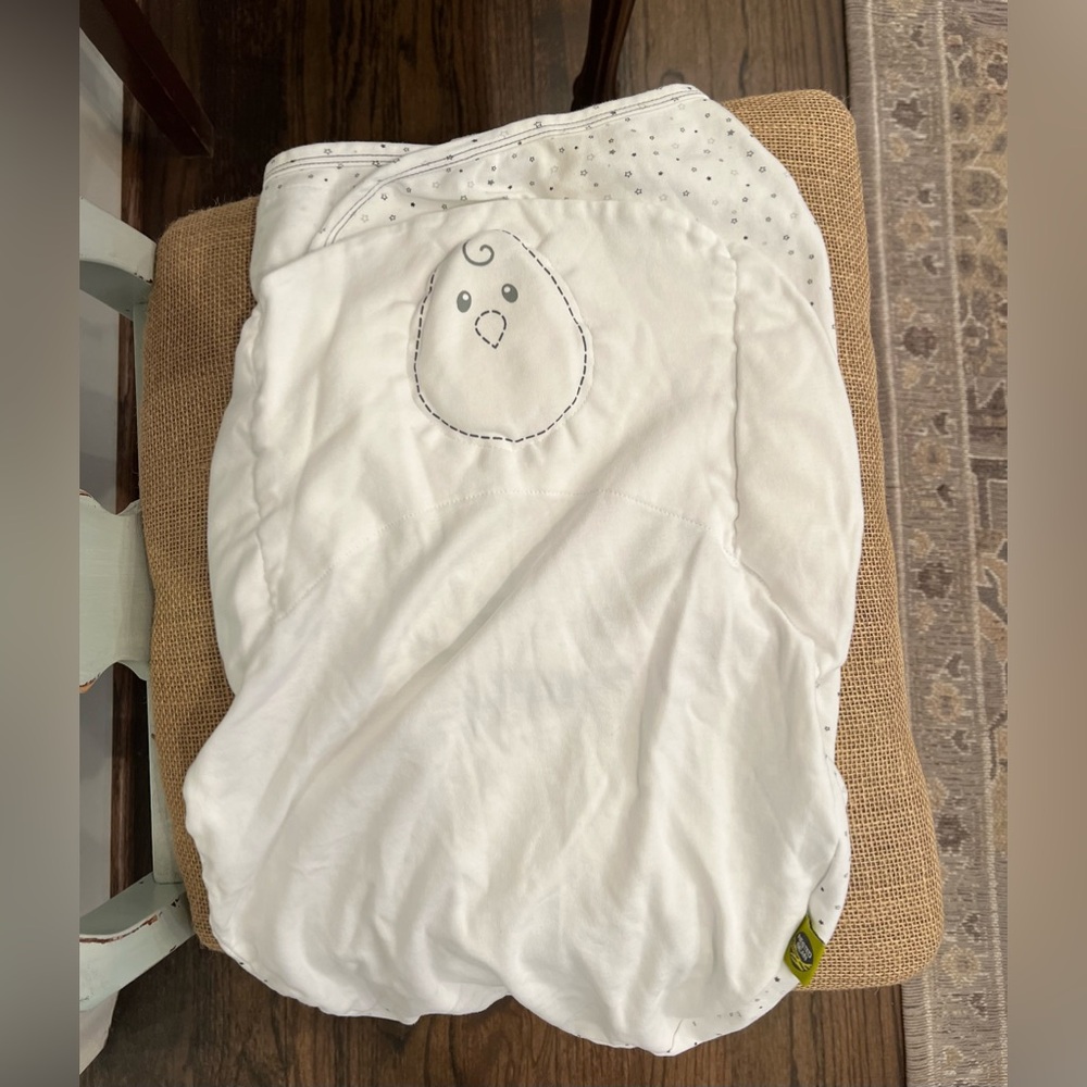 EUC nested bean swaddle 0-6 months